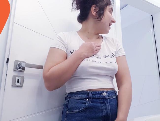 Download: NayanTeen - Beim Familientreffen heimlich auf der Toilette masturbieren!!! (Keinen Ton)