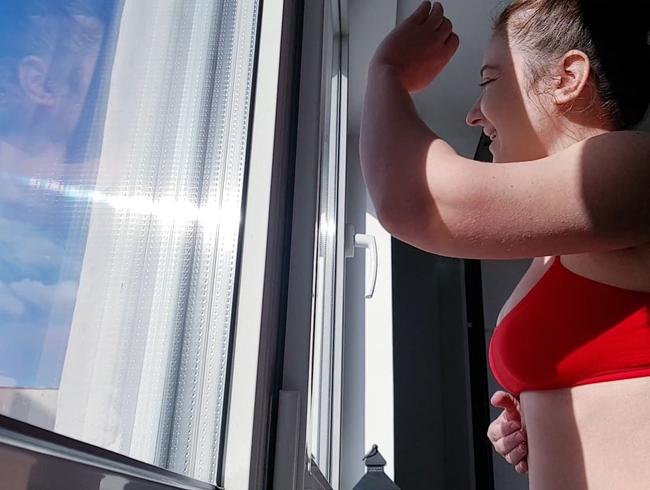 Download: NayanTeen - Fremder sieht zu, wie ich durch mein offenes Fenster abspritze!!