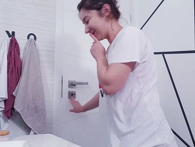 Download: NayanTeen - Aufgeregtes Amateur-Mädchen fingert süße Muschi bis zu einem STARKEN ORGASMUS!!