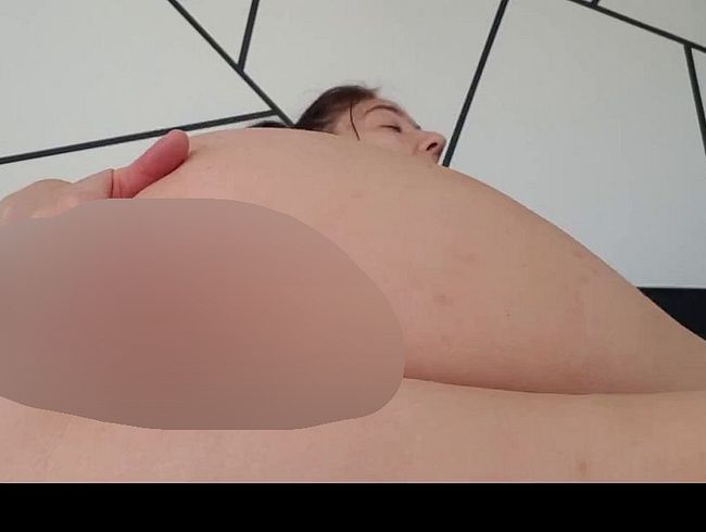 Download: NayanTeen - Explosiver Schwall, zitternde Beine, Teenager mit geschwollenen Brustwarzen