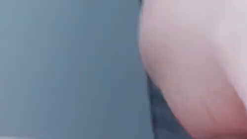 Download: NayanTeen - OMG Geil im Restaurant! Auf der Toilette zum Orgasmus gefingert