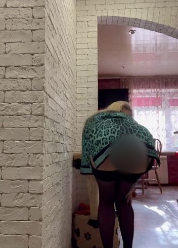 Download: NewSexyLesbi - Mein morgendlicher Striptease vor der Arbeit