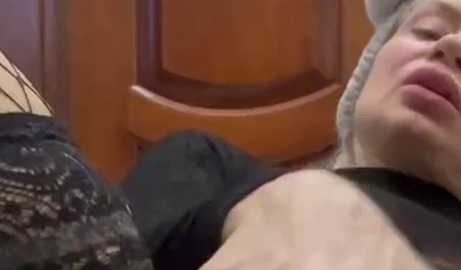 Download: NewSexyLesbi - Höschen in der Muschi