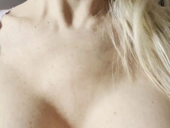 Download: NewSexyLesbi - Mein unglaublicher, tiefer Blowjob mit Speichel auf meinem Gesicht und meiner Brust.