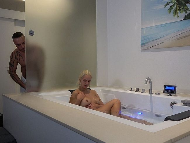 Download: Nicix-Fetish - HOTELFICKSCHLAMPE! Ich piss ihm über den Schwanz | Sperma, Piss, RIMMING & hemmungsloser Hardcore!