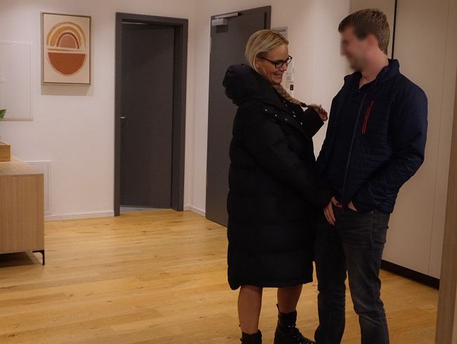 Download: Nicix-Fetish - Alles für den Abschluss!! Harte VERHANDLUNG mit dem MARKLER!!