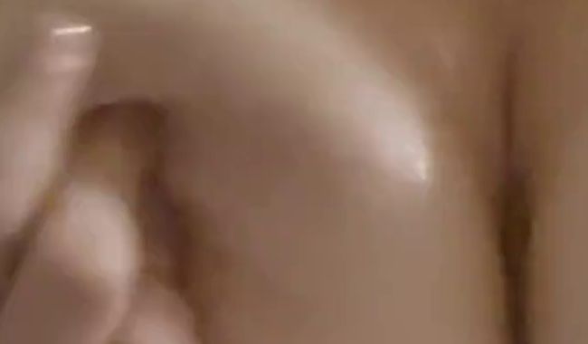 Download: Nicole34oal - Ich Öle meine Titten ein und du darfst zusehen.... (Ohne Ton)