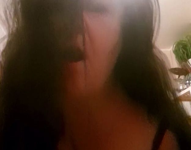 Download: NicoleUnartig - Im Bad selbst gefickt