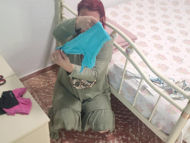 Download: Nikki-Holland - Ich zerstöre mein Höschen