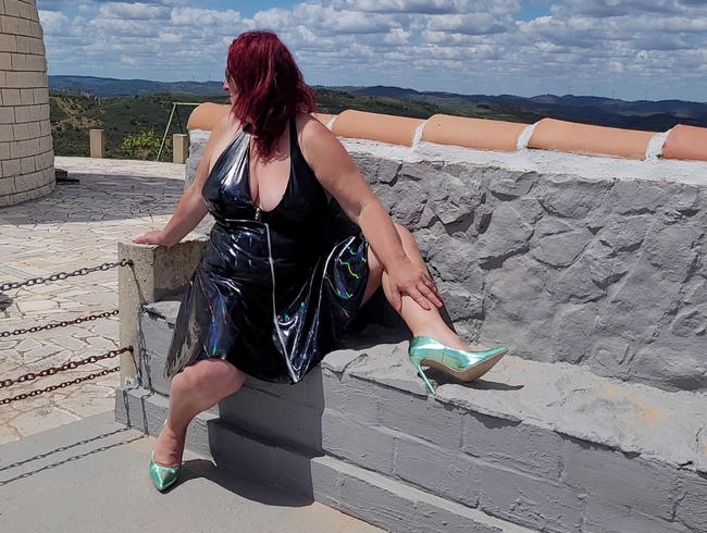 Download: Nikki-Holland - Masturbieren in den Bergen