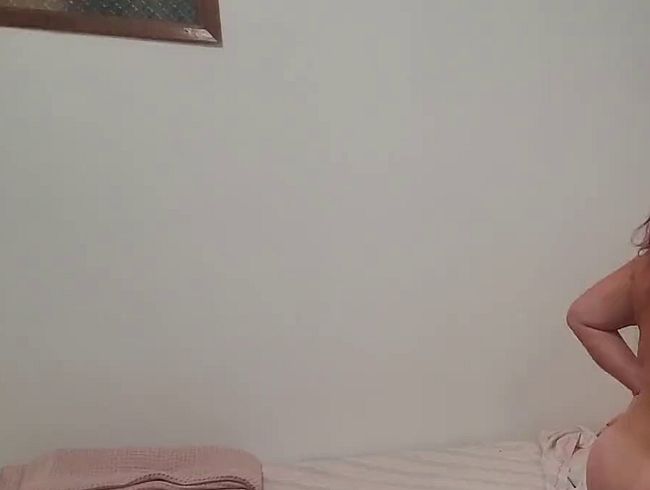 Download: Nikki-Holland - Ich setze mich auf dein Gesicht, bis du nicht mehr atmest