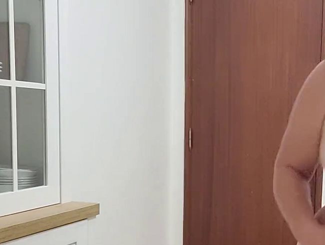 Download: Nikki-Holland - Striptease geht über in Körperspielerei