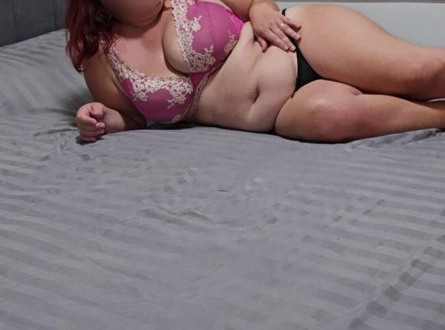 Download: Nikki-Holland - Du entdeckst ein Sextape deiner Stiefmutter im Doggystyle