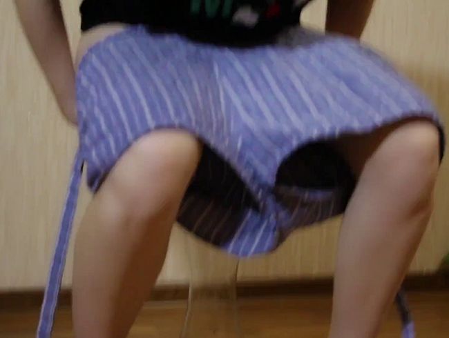 Download: NikkiLexx - Ich habe in eine Blumenvase gepinkelt