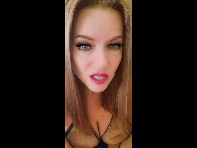 Download: NikkiNevada - Sexy schwarze Dessous und Masturbation mit einem großen rosa Dildo