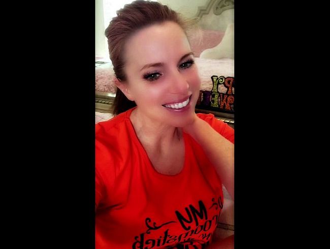 Download: NikkiNevada - Halloween-Pyjama-Masturbation