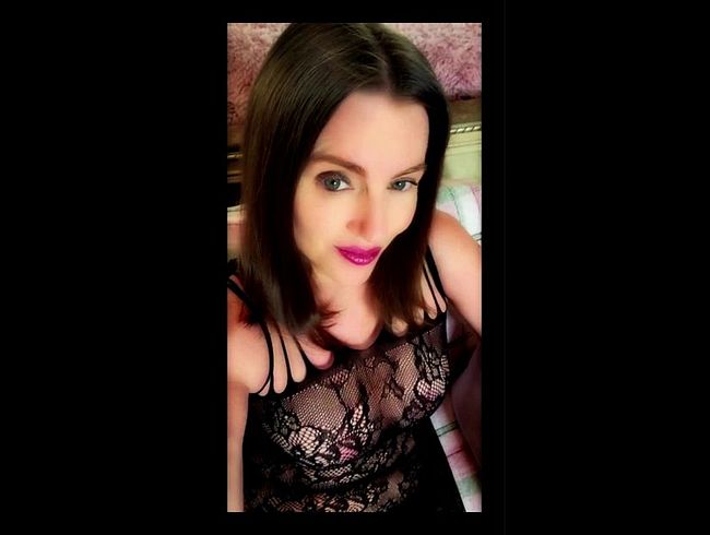 Download: NikkiNevada - Sexy schwarze Riemchen-Dessous-Masturbation