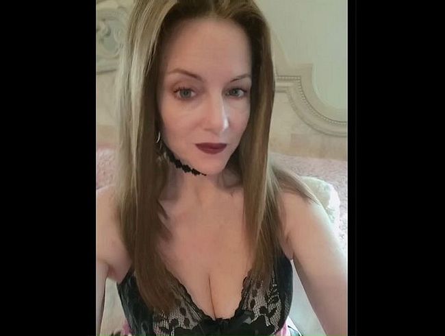 Download: NikkiNevada - Stiefmutters frecher Muttertagswunsch