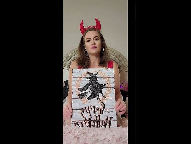 Download: NikkiNevada - Süßes oder Saures mit der sexy roten Teufelin Nikki ??