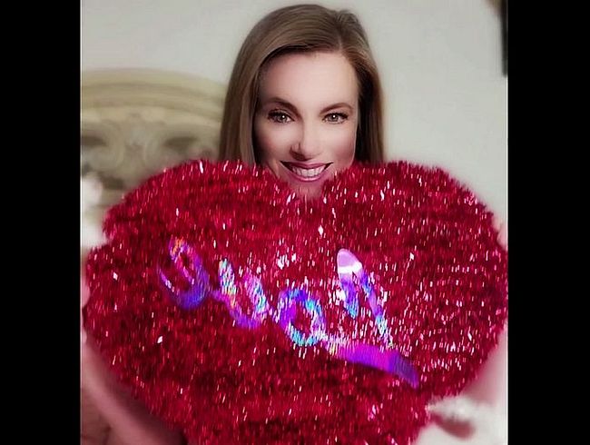 Download: NikkiNevada - Sexy Valentinstags-Dessous mit offenen Cups und offenem Schritt (JOI)