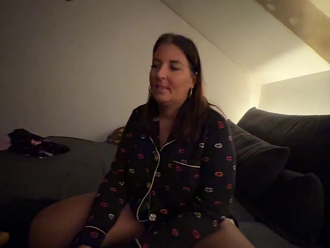 Download: Nina-Nice - Entjungferung! Users erster Videodreh! Footjob mit Spermaschleck!