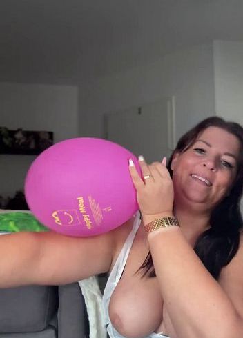 Download: Nina-Nice - Balloon Fetish pur – Boobs, Spannung & der Knall-Trigger