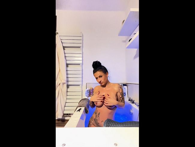 Download: Nina-Velvet - Das erste Mal nackt! Ich zeig mich dir in voller Pracht!