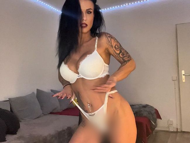 Download: Nina-Velvet - Nackt im Netz! Und du bist live dabei! Schau mir zu wie ich Strippe!