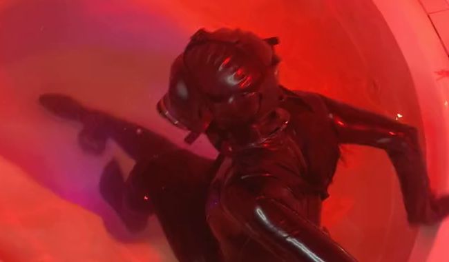 Download: Nina_Bond - Latex-Catsuit & Gasmaske Inmersión – Experimente mit Atemspielen