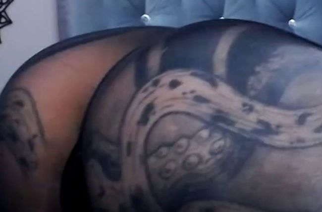 Download: Nina_Bond - Nylon-Nahaufnahme