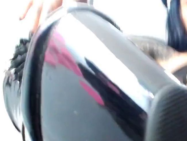 Download: Nina_Bond - Durchscheinen zwischen transparentem Nylon