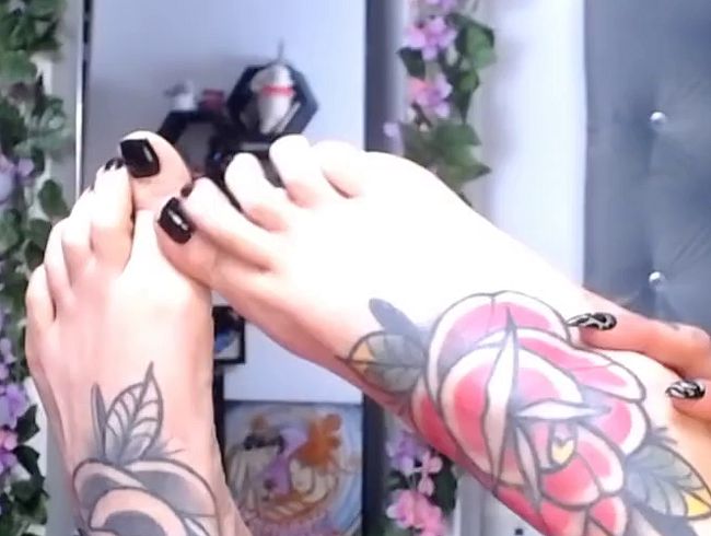 Download: Nina_Bond - Fußliebe – schwarze Zehennägel