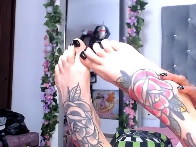 Download: Nina_Bond - Fußliebe – schwarze Zehennägel