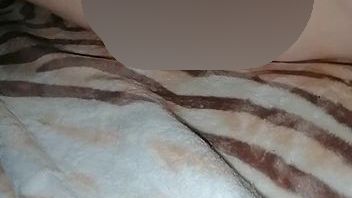 Download: Ninchen39 - Ich schiebe mir vor einen User geil einen Dildo in meine Muschie