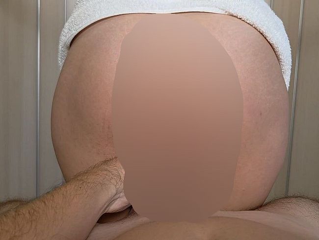 Download: Nipplegirl - Stiefmutter ertappte ihren Stiefsohn beim Spielen mit ihrem Slip