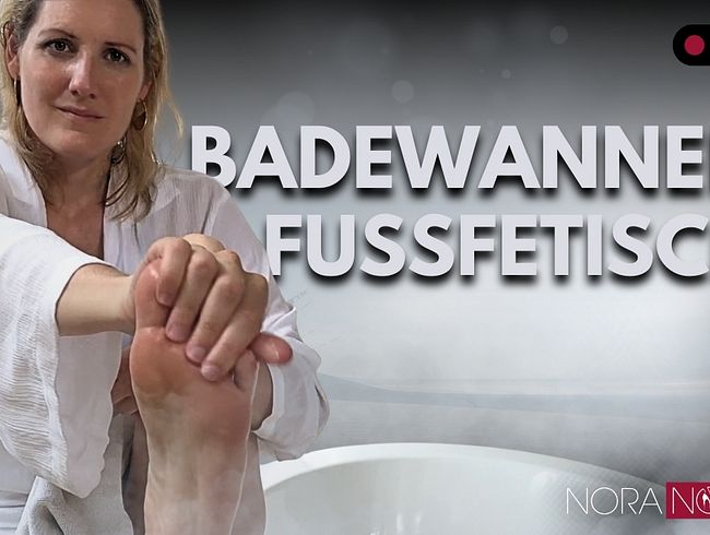 Download: NoraNoxx - Wunderschöne Füße in der Badewanne
