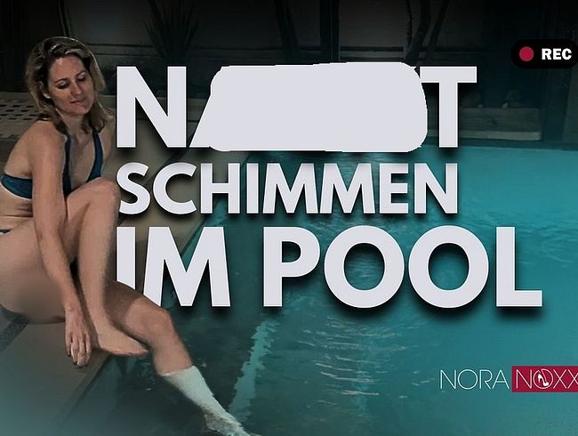 Download: NoraNoxx - Nacktschwimmen und Masturbation im Pool