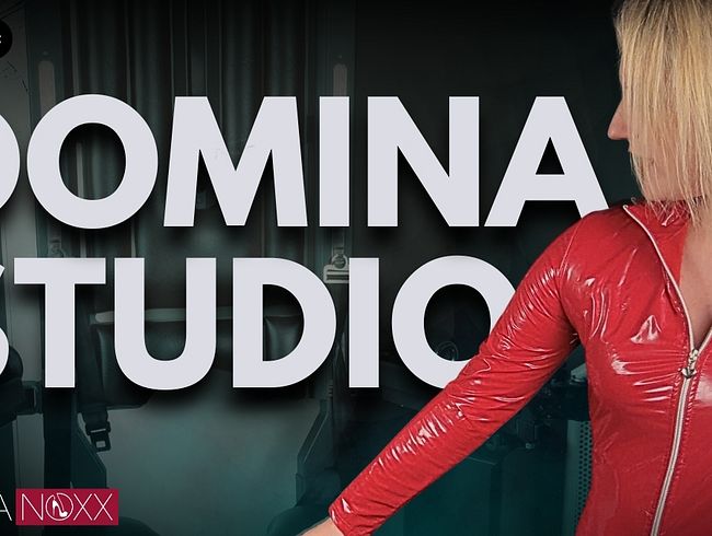 Download: NoraNoxx - In rotem Lack im Dominastudio
