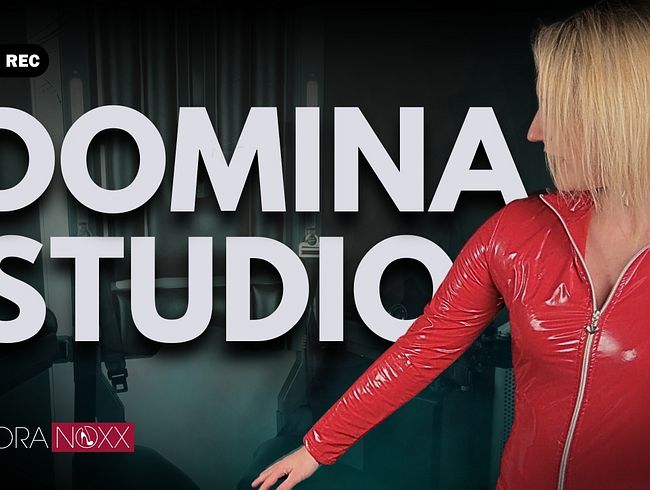 Download: NoraNoxx - In rotem Lack im Dominastudio