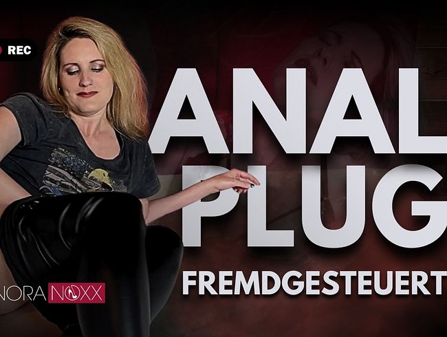 Download: NoraNoxx - Mit Analplug auf dem Balkon: Fremd gesteuert und geil gemacht