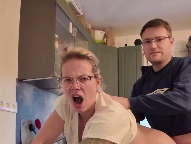 Download: Only_Mira - Der Nachbar Fic*t mich !!