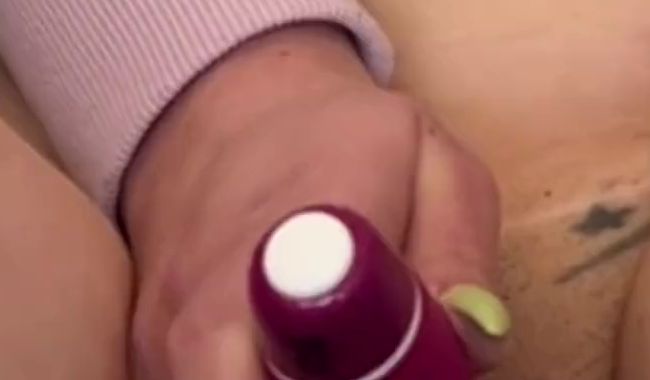 Download: Only_Mira - Ich bin vom schneiden meiner eigenen Video Geil geworden...