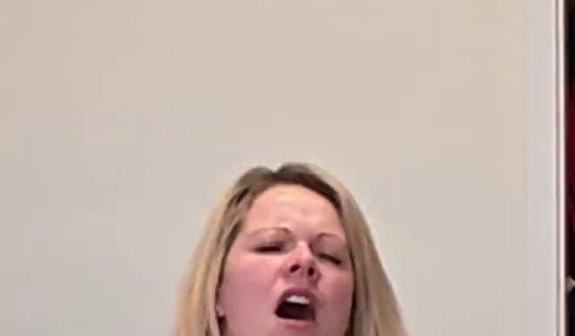 Download: Only_Mira - Sexy Dessous, High-Heels dann Eingeölt und ein geiler Ritt auf dem Dildo!!!!