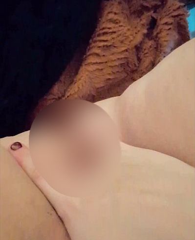 Download: PanienkaExtreme - Meine glatte gepiercte muschi wird von mir gefingert