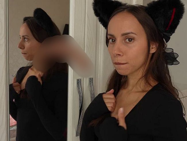 Download: Pantera_Nika - Catgirl lutscht einen Dildo am Spiegel