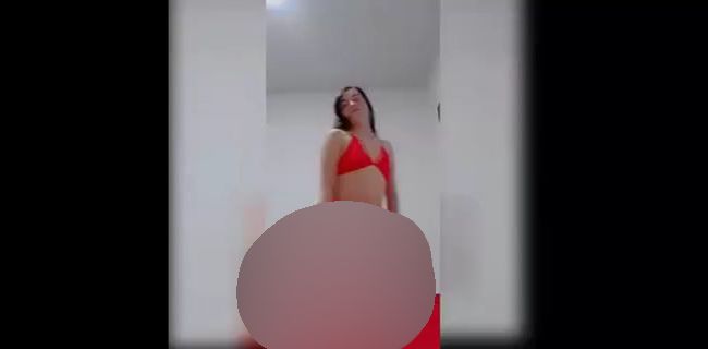 Download: Paola_Castro - PAOLA CASTRO HEISS MIT IHREM DILDO-CUT