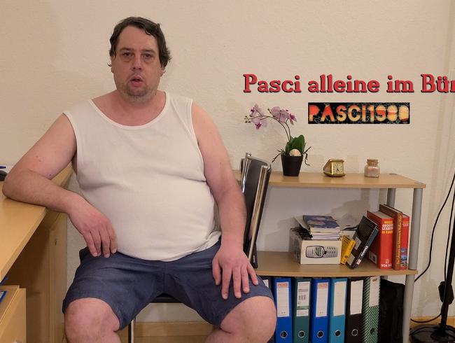 Download: Pasci1980 - Pasci alleine im Büro