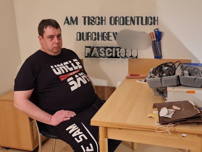 Download: Pasci1980 - Am Tisch ordentlich durchgewichst