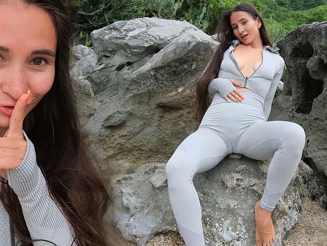 Download: PassionBunny - Riskante öffentliche Solo-Masturbation mit Fisting und Squirting