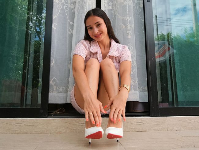 Download: PassionBunny - Intensive Masturbation mit einem Glasdildo und einem Vibrator auf der Terrasse